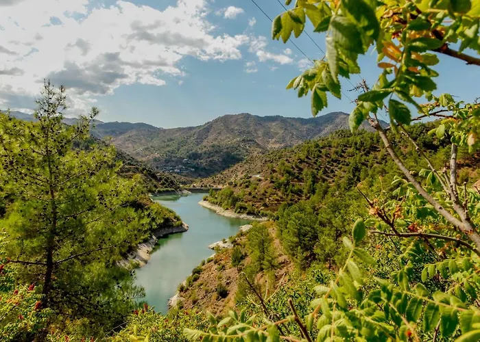 Lantställe Living Farmakas